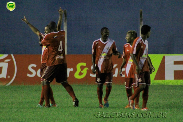 Comercial comemora gols, recuperação e segura Cene na lanterna (Foto: Jed Vieira/Gazeta MS)