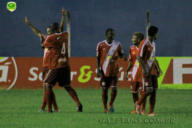 Comercial vence Cene de virada e segura adversário na zona de rebaixamento Comercial comemora gols, recuperação e segura Cene na lanterna (Foto: Jed Vieira/Gazeta MS)