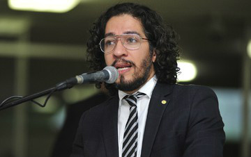 'Golpe de fundamentalistas' rompe acordo e instaura impasse Jean Wyllys: “É mais uma prova da força da bancada de fundamentalistas religiosos, obscurantista e ignorante” / Zeca Ribeiro/Câmara dos Deputados