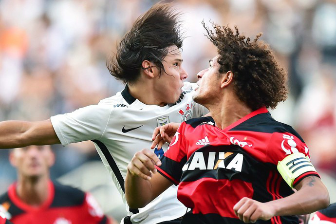 Romero e Willian Arão: lados opostos, com Corinthians e Flamengo em ritmos distintos