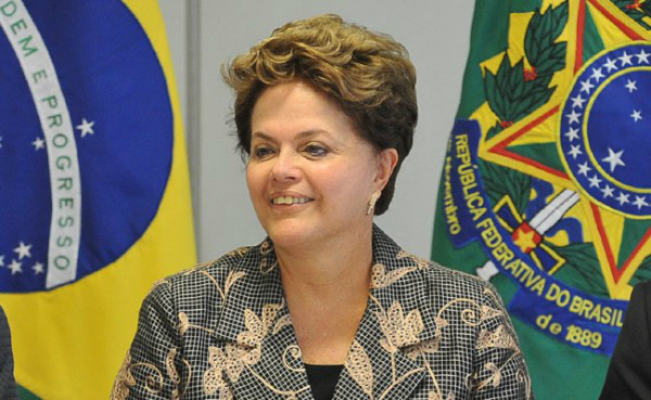 Dilma discute política internacional e economia com ministros no Alvorada