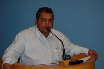 Vereador Brito pede construção de praça no Conjunto Nhú Verá Vereador Valter Brito (PR) reivindica investimentos para os moradores do Conjunto Habitacional Nhú Vera.
