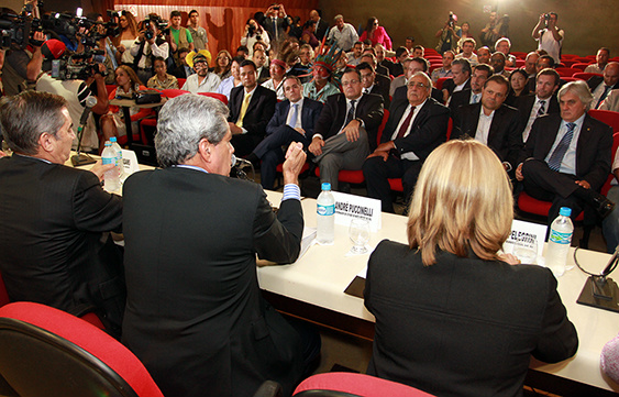 Reunião define criação de grupo para garantir solução pacífica