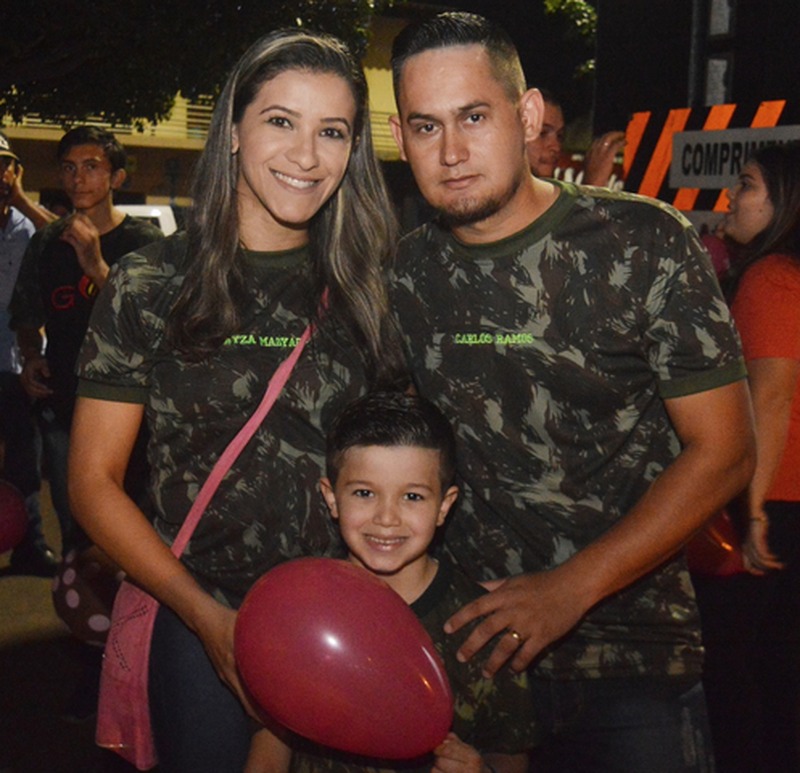 21ª Marcha para Jesus reuniu centenas de fiéis em Amambai Thayza e sua família na 21ª Marcha pra Jesus / Foto: Moreira Produções