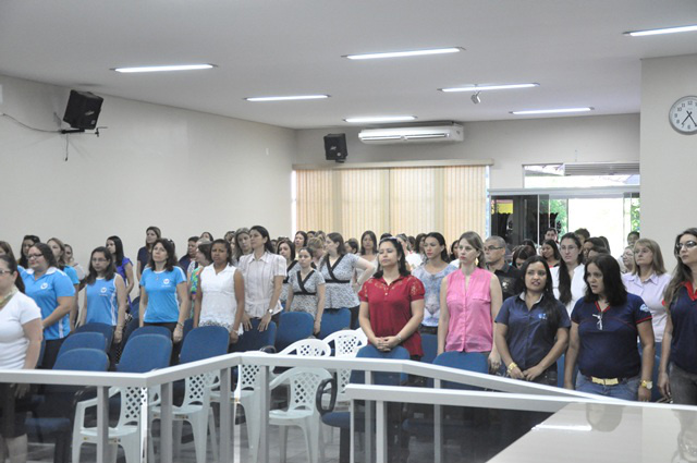 O seminário aconteceu na Câmara Municipal e reuniu educadores que atuam na rede pública no município de Amambai / Foto: Moreira Produções