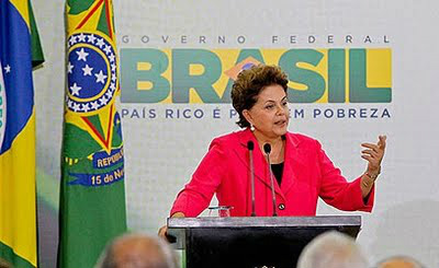 Dilma: Ciência sem Fronteiras já concedeu 18 mil bolsas de estudo Dilma: Ciência sem Fronteiras já concedeu 18 mil bolsas de estudo