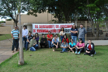 Greve termina e servidores do judiciário retornam ao trabalho na segunda-feira Em greve, 60% dos trabalhadores do Fórum de Amambai cruzaram os braçpos por três dias.