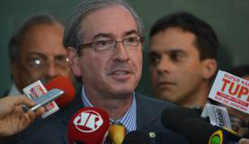 Cunha vai de surpresa à CPI da Petrobras e diz que está à disposição para depor A visita de Eduardo Cunha ao plenário da CPI foi elogiada por parlamentares aliados e da oposição / Fabio Rodrigues Pozzebom/Agência Brasil