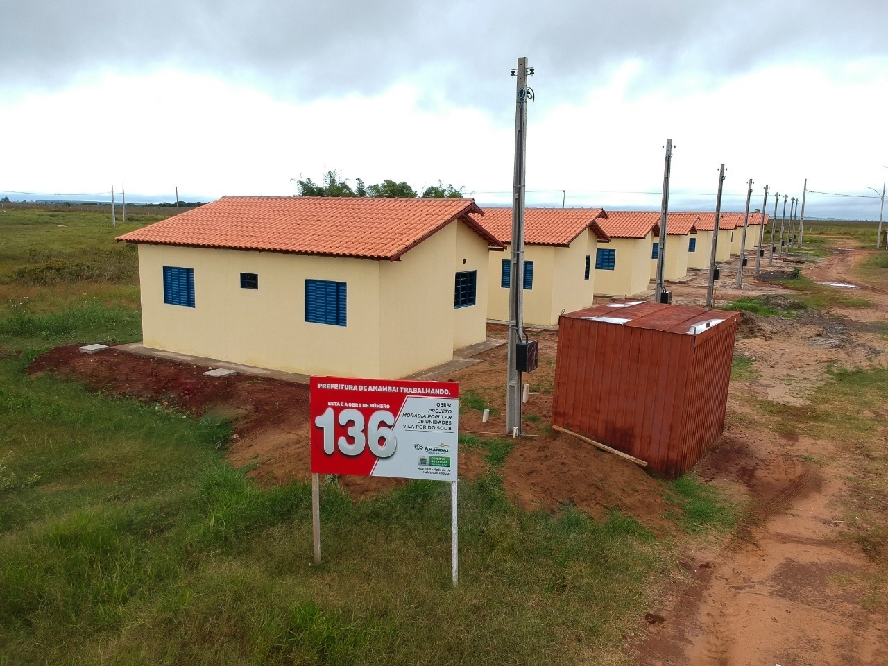 Na administração do Dr. Bandeira, Amambai vira canteiro de obras Casas populares estão sendo construídas no município, através do programa