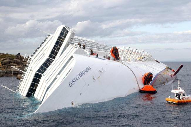 Mergulhadores acham 13º corpo no Costa Concordia