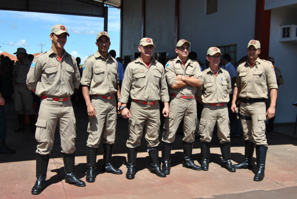 Bombeiros comemoram semana da corporação com atividades em Amambai Alguns soldados do 2ª Subgrupamento de Corpo de Bombeiros de Amambai. Foto: Moreira Produções.