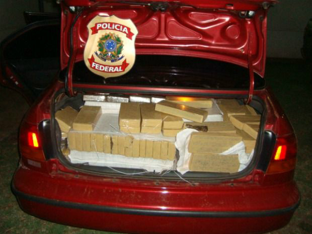 Jovem de 18 anos é flagrado com quase 400 quilos de maconha em Honda Civic