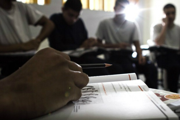 Os aprovados, além da certificação de conclusão do Ensino Médio, poderão concorrer a vagas em universidades e em programas governamentais.