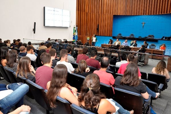 Acadêmica apresentou dificuldades enfrentadas pelos estudantes de Medicina da UEMS