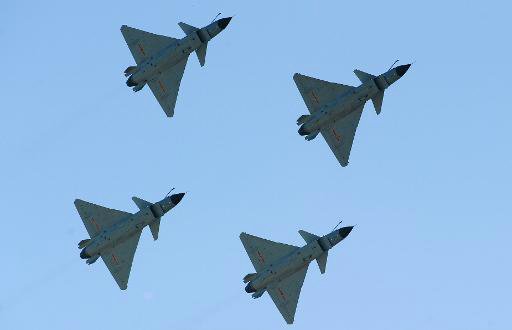 (Arquivo) Aviões de guerra chineses sobrevoam Tianjin (AFP, Frederic J. Brown)