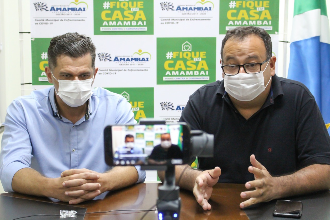 Médico oncologista Jeferson Baggio e prefeito de Amambai, Dr. Bandeira; ambos integram o Comitê de Enfrentamento ao Coronavírus em Amambai / Foto: Decom