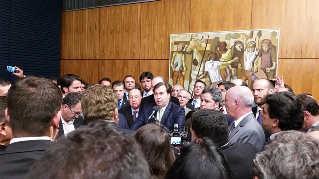 Rodrigo Maia em entrevista à imprensa