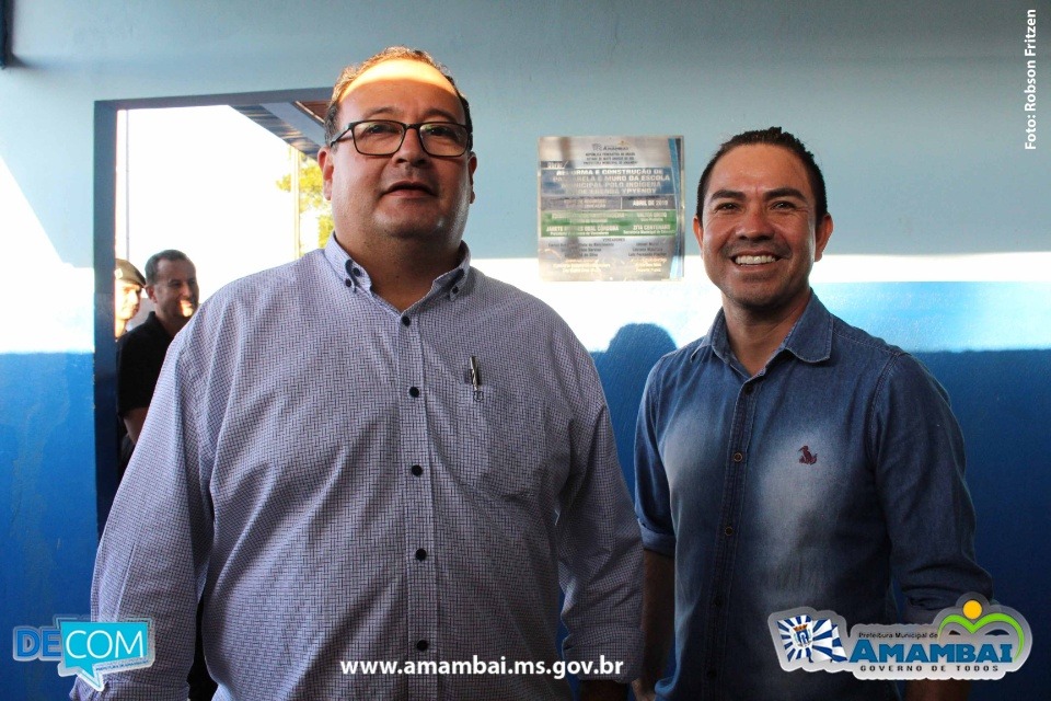 Vereador Ismael e o prefeito Dr. Bandeira, durante solenidade de inauguração da unidade escolar / Foto: Decom