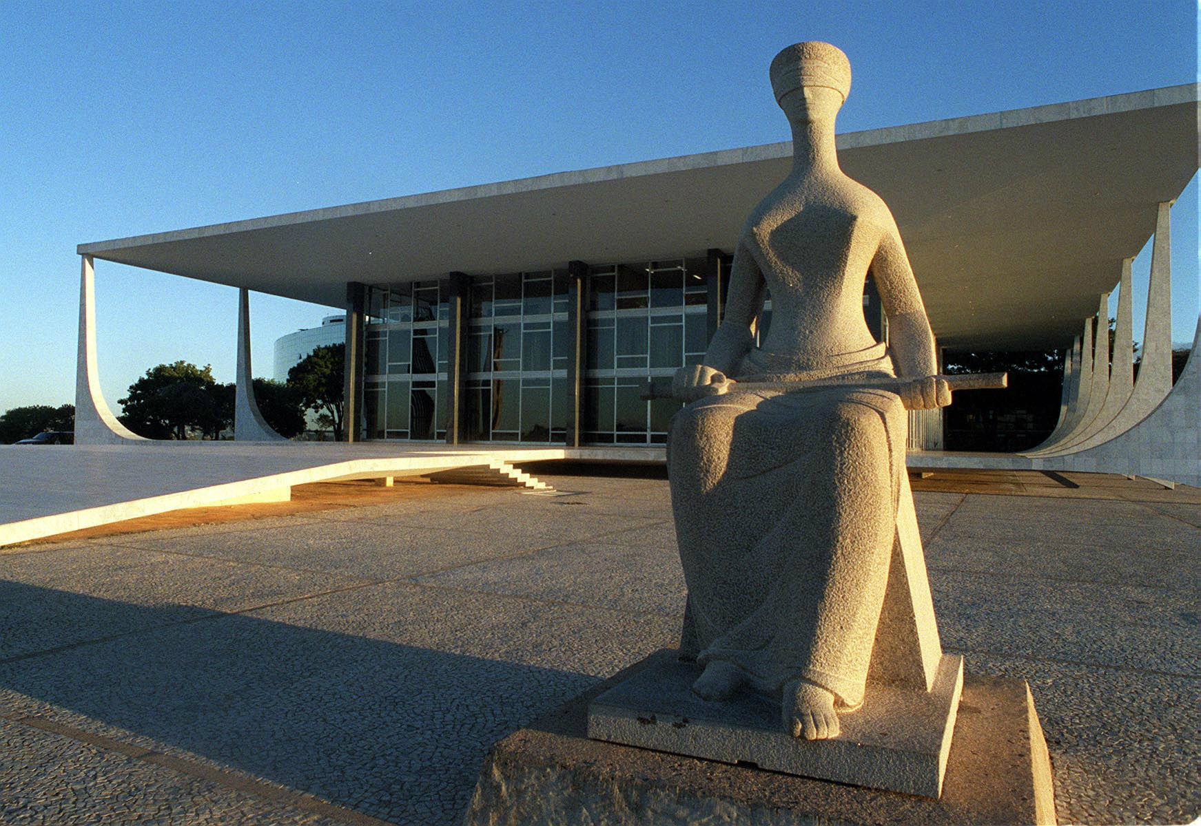 Decisão sobre reajuste dos ministros do STF fica para depois do impeachment Divulgação