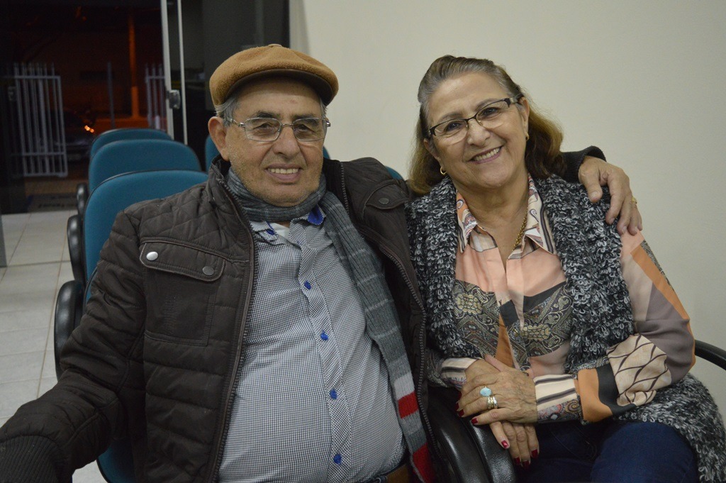 Janete homenageia amambaienses com nome de ruas Casal Cacildo Vieira e Dilva Moreira, filhos dos homenageados acompanharam tramitação da proposição na câmara de vereadores / Foto: Moreira Produções