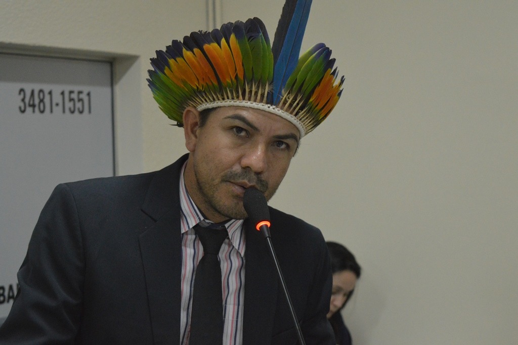 Vereador Ismael reivindica novamente pista de atletismo na aldeia Amambai Vereador Ismael Guarani Kaiowá / Foto: Moreira Produções