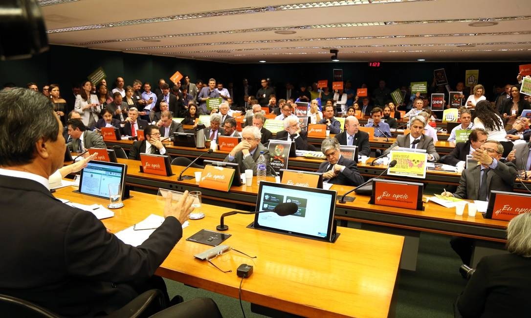 Comissão da Câmara conclui votação de projeto sobre uso de agrotóxico Comissão da Câmara conclui votação de projeto sobre uso de agrotóxico