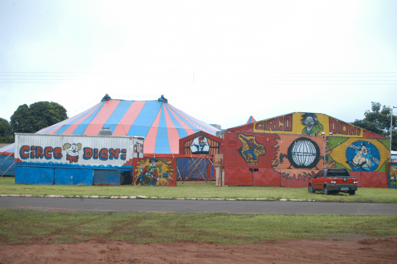 Tem circo na cidade? Sim, aqui em Amambai é que tem.