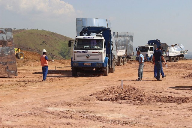 Nossa Senhora Aparecida terá estátua maior que o Cristo Redentor Caminhões transportam peças (Foto: Divulgação/Prefeitura de Aparecida)