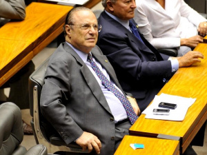 Maluf terá que devolver US$ 28,3 milhões à prefeitura de São Paulo Maluf terá que devolver US$ 28,3 milhões à prefeitura de São Paulo