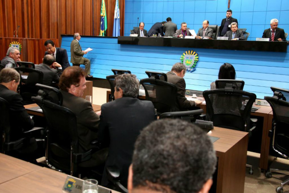 Deputados aprovam projeto que proíbe refrigerantes em escolas de MS Plenário da Assembleia Legislativa de MS, nesta terça-feira (23)/ Foto: Victor Chileno