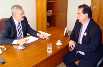 Geraldo recebe prefeitos em Brasília Geraldo com o prefeito de Itaporã Marcos Paco, durante audiência em Brasília.