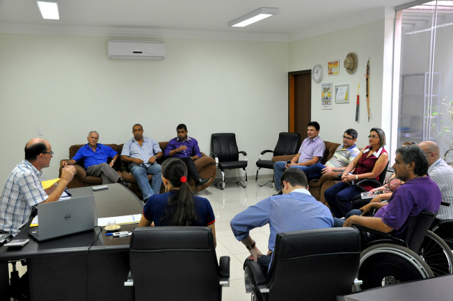 Foi realizada, no gabinete do Prefeito Municipal, uma reunião para informar o legislativo sobre a decisão conjunta entre executivo e sindicato / Foto: Assessoria