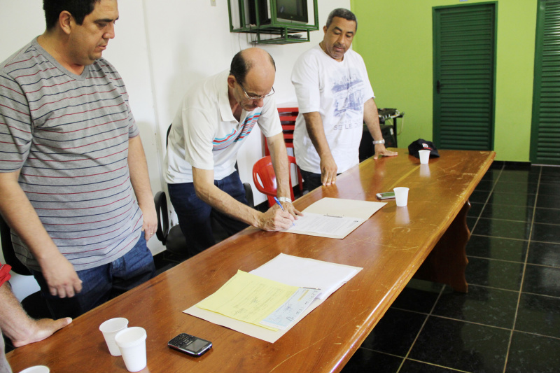 A assinatura foi realizada neste domingo dia 1º de dezembro.