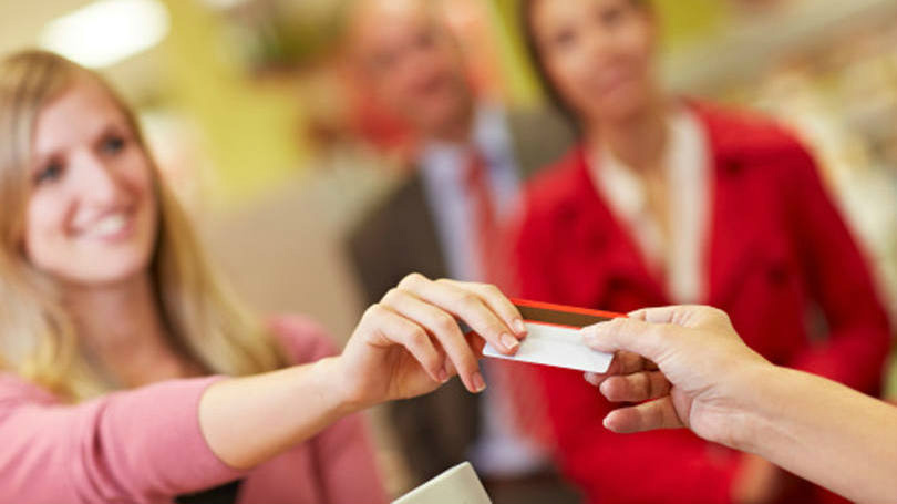 Intenção de consumo das famílias cresce pelo terceiro mês