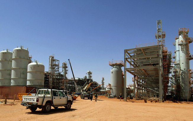 Morrem reféns e sequestradores em ataque a refinaria na Argélia