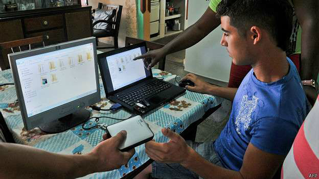 Segundo estimativas, menos de 5% das casas em Cuba têm conexão à internet. / Foto:Copyright British Broadcasting Corporation 2015