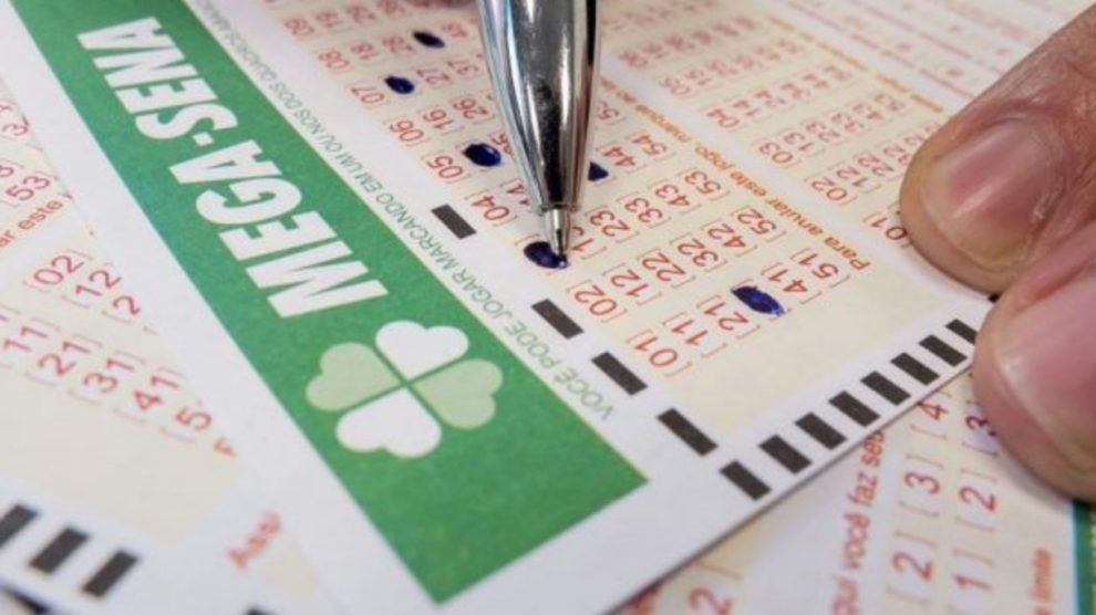 Mega-Sena sorteia números para premiação de R$ 45 milhões Mega-Sena sorteia números para premiação de R$ 45 milhões