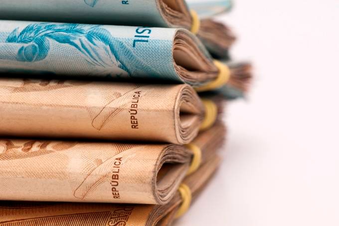 Prazo para saque do abono do PIS/Pasep termina nesta sexta-feira O abono salarial de 2016 começou a ser pago em 27 de julho de 2017 (IStock/Getty Images)