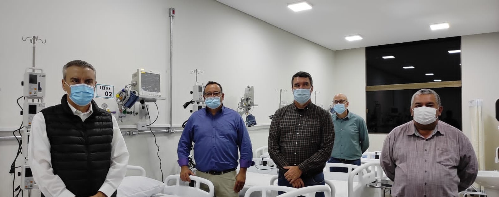 Paulo Corrêa visita a instalação de leitos de UTI e anuncia novos investimentos Comitiva visitou, nessa sexta-feira (2) as instalações dos 10 leitos de UTI do Hospital Regional de Amambai / Foto: Decom