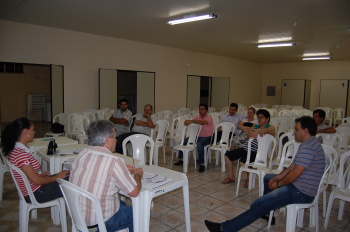 Comerciários e comerciantes de Amambai firmam acordo de trabalho Comerciários e comerciantes de Amambai firmam acordo de trabalho