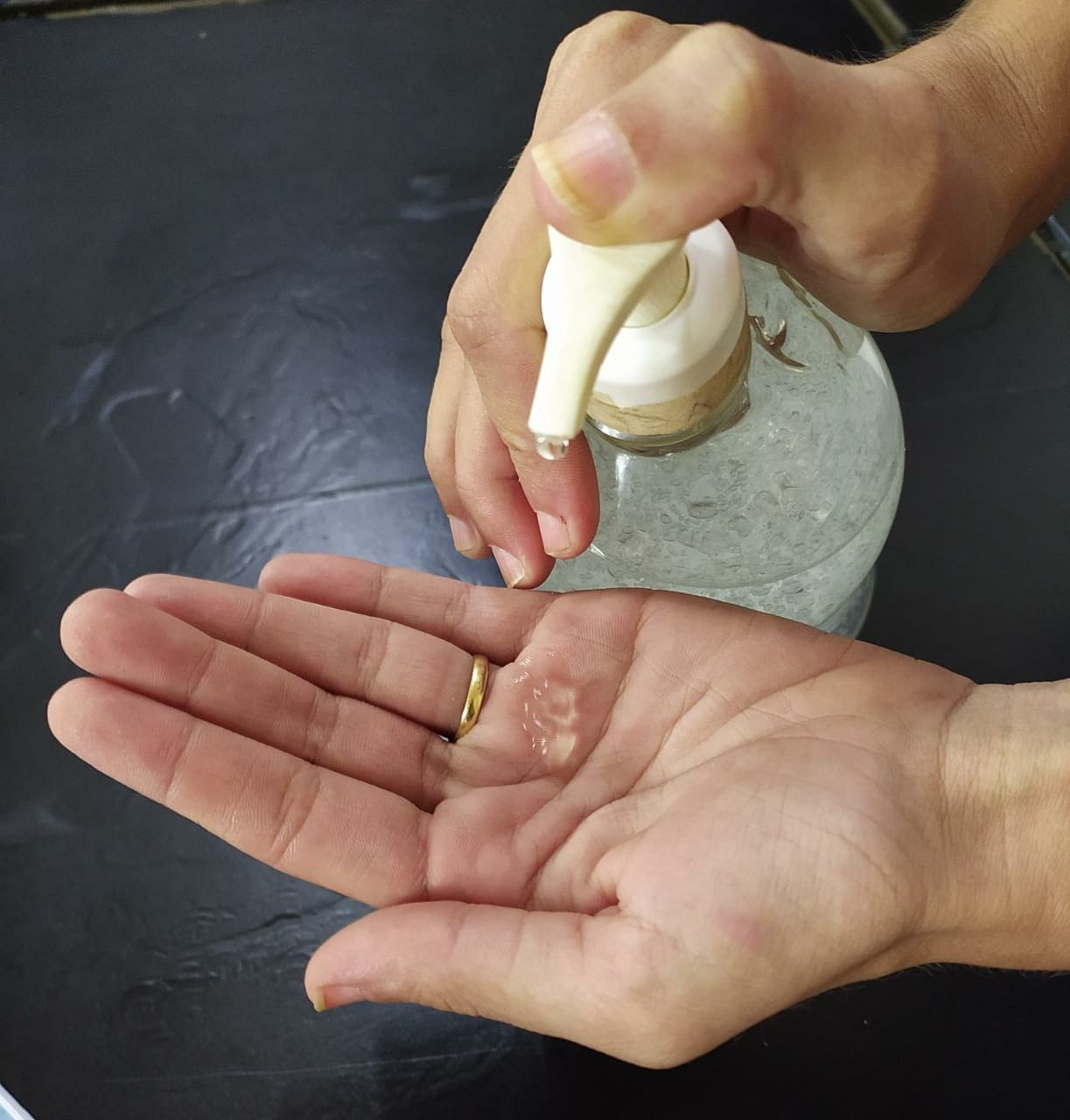 Não há álcool em gel em nenhuma farmácia ou supermercado amambaiense / Foto: Moreira Produções