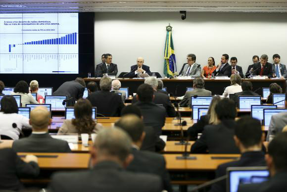 Questão fiscal é essência da incerteza no Brasil Brasília - Os ministros da Fazenda, Henrique Meirelles, e o interino do Planejamento, Dyogo Oliveira, participam de audiência pública da Comissão Especial sobre Novo Regime Fiscal (PEC 241/16), na Câmara dos DeputadosMarcelo Camargo/Agência Brasil