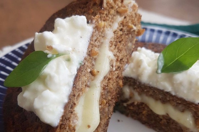 Este panini de nozes é low carb e fica pronto em 5 minutos Com os recheios certos, o sanduíche funciona como uma opção levinha e saudável entre as refeições