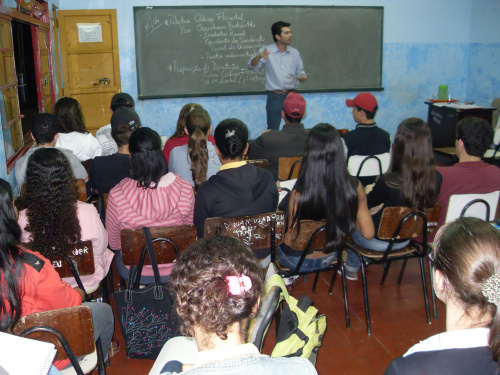 Cristhiano Bortolotto, presidente do Sindicato Rural de Amambai, durante palestra para alunos do Curso Estadual Preparatório para o Ingresso na Educação Superior. Foto: Moreira Produções.