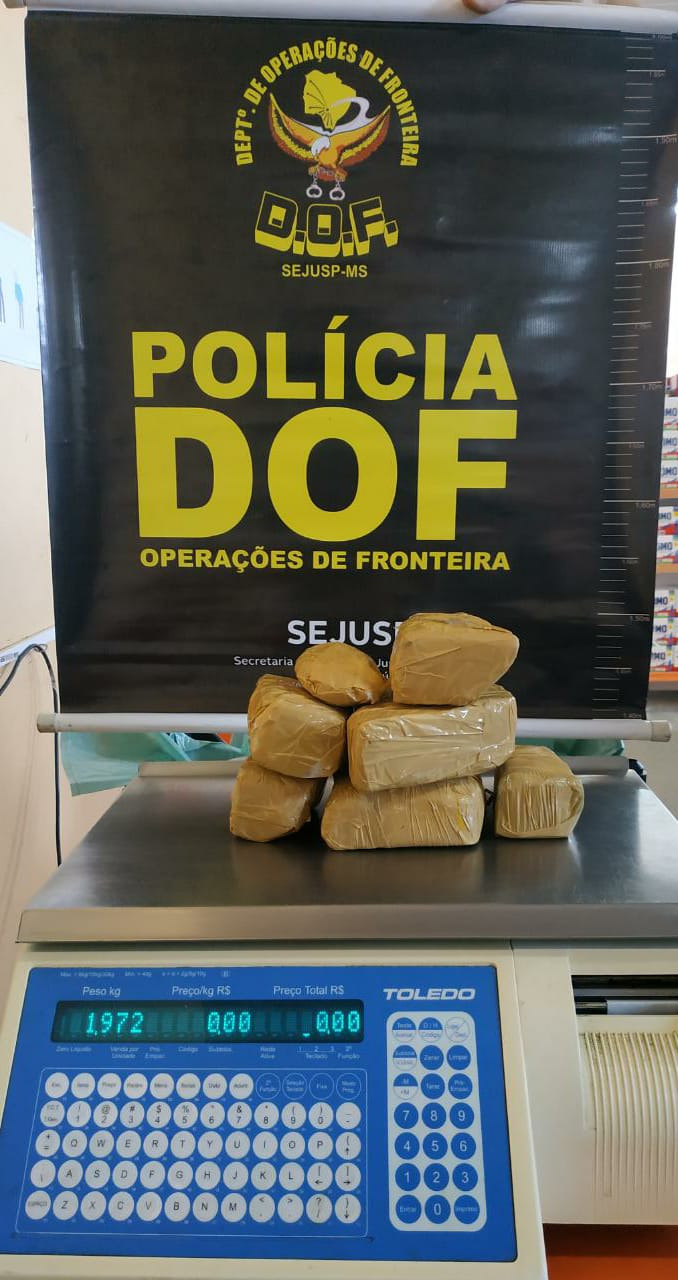 DOF prende em Amambai mulher que seguia para o RS com pasta base de cocaína Foram encontrados sete volumes do entorpecente, com peso total de 1,972 quilos / Foto: DOF