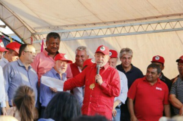 Lula participou do Ato Nacional em Defesa da Democracia e da Reforma Agrária,  nesta quarta-feira (24), à tarde, no assentamento Itamarati / Foto: Helio Freitas 