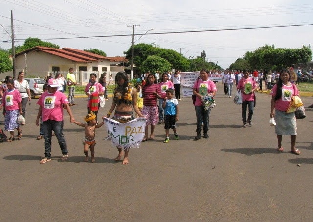 Após participar do Com Licença Vou à Luta e outros cursos, mulheres criaram cooperativa para fabricar e vender sabão.