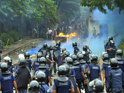 Após protestos, fábricas de roupas são fechadas em Bangladesh