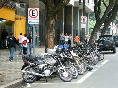 Jaime Bambil pede locais demarcados para estacionamento de motos Espaço reservado para estacionamento de motosFoto: Assessoria