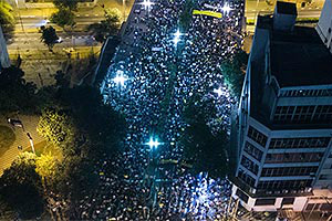 Protesto contra a PEC 37 na capital paulista reúne 30 mil pessoas Manifestantes contra a PEC 37 neste sábado em São Paulo